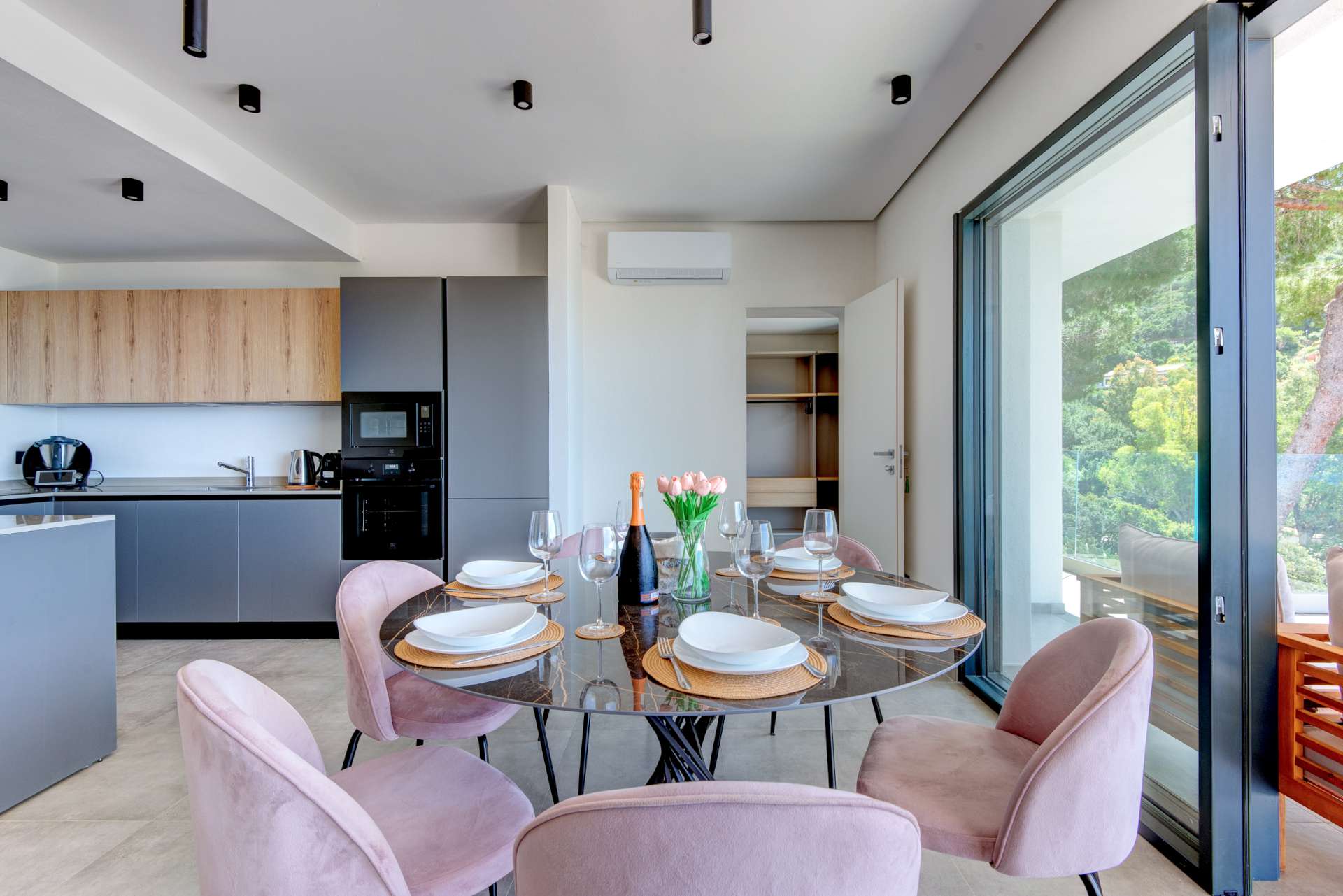Estetica e funzionalità degli interni di Villa Moddissi Charme